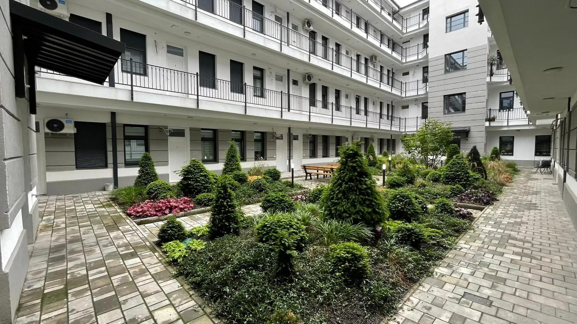 Magnolia Greentop Apartment Budapest Hungary